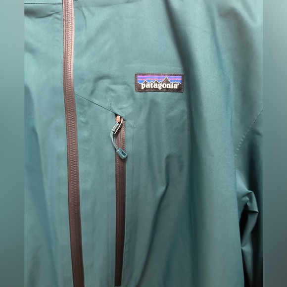 WILL SHIP DEC 31- Like New Patagonia Insulated Snowshot Jacket - Picture 3 of 4